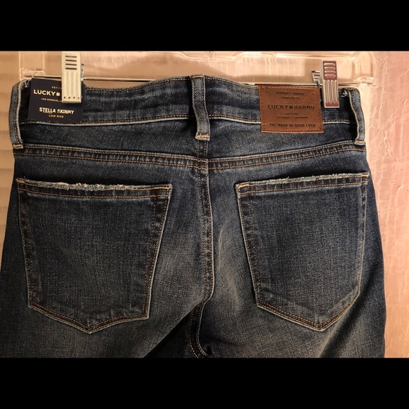 NEVER WORN! Lucky brand medium wash skinny jeans! - Picture 3 of 4